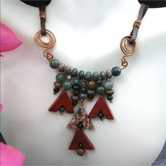 Vintage. Green / Burgundy Triangular Necklace. 18.5”. - Picture 1 of 7